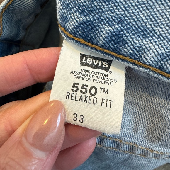 2 FOR $20 Levis 550 Relaxed Light Wash Denim Shorts Size 33 x 7 Inch Inseam - Picture 6 of 9